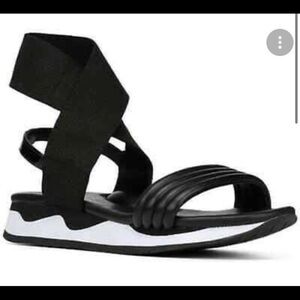 Donald J. Pliner Shaye black‎ an white sandals size 7.5
